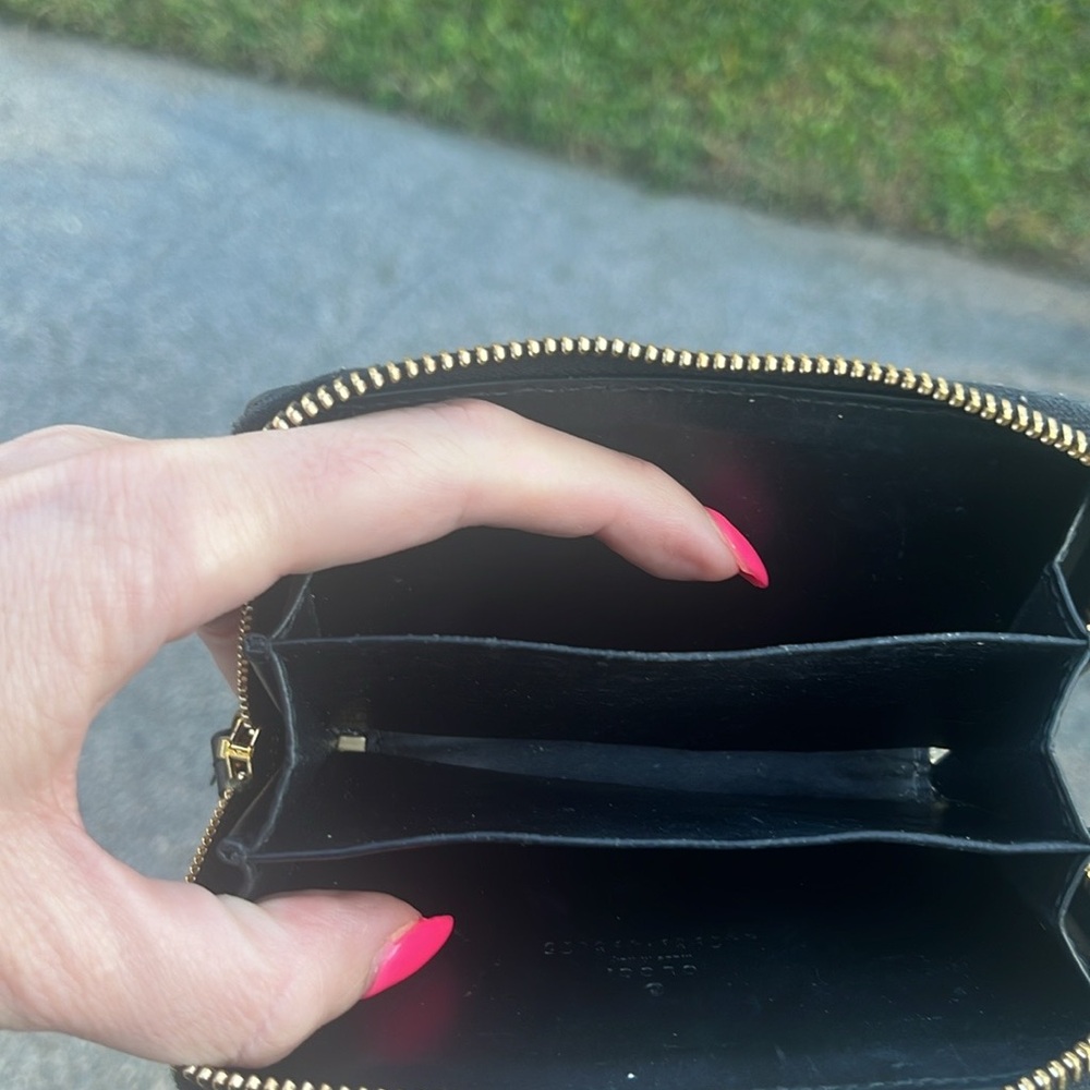 Black Gucci purse and matching gucci wallet used only a handful of times! - Picture 7 of 16